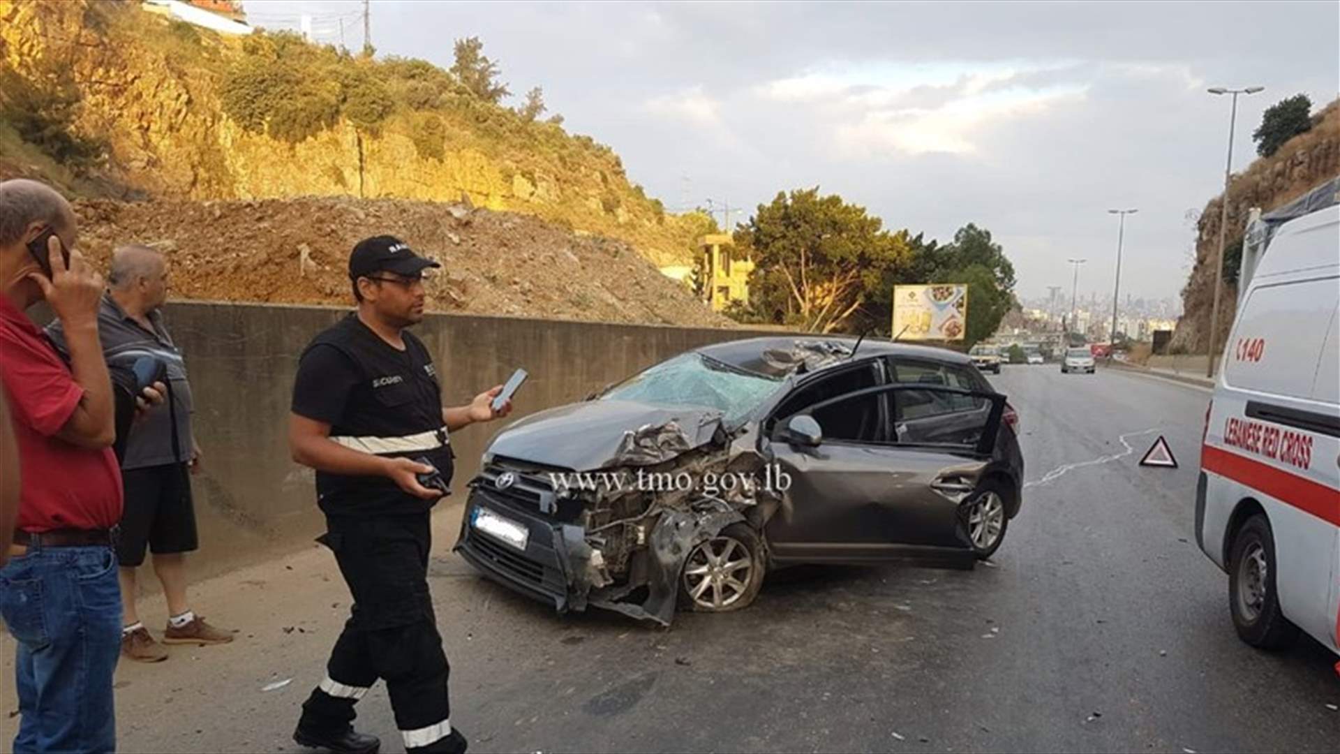 التحكم المروري: جريح نتيجة تصادم بين شاحنة وسيارة على اوتوستراد المتن السريع صعوداً عند مفرق رومية وحركة المرور ناشطة في المحلة
