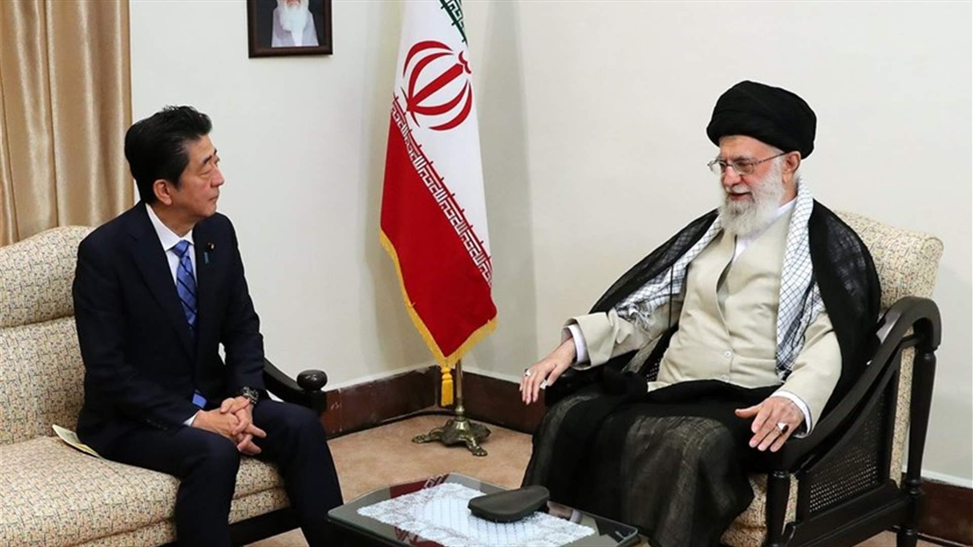 لقاء غير مسبوق بين المرشد الأعلى الإيراني ورئيس الوزراء الياباني آبي