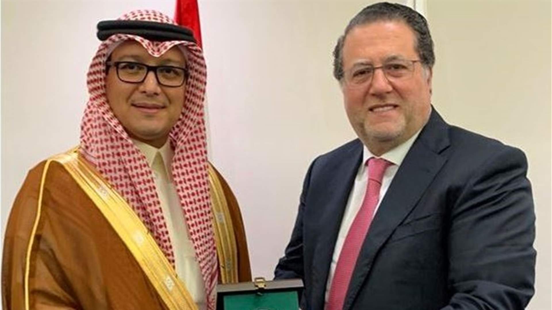 شقير عرض مع بخاري سبل تعزيز التعاون الاقتصادي: مسيرة التعاون مستمرة مع المملكة
