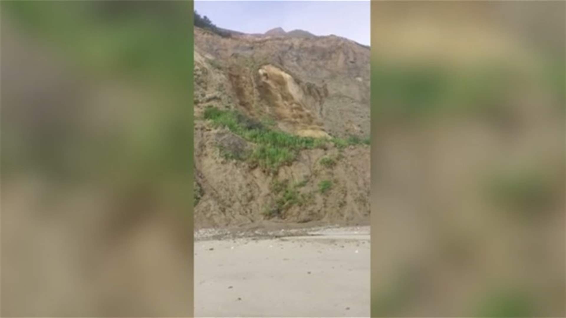 انهيار منحدر صخري بطريقة مروّعة... مشهد صدم الخبراء!