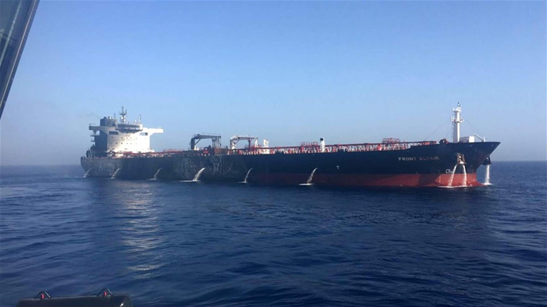 إيران ترسل خبراء لناقلة نفط بالخليج لتحديد إمكانية عودة الطاقم