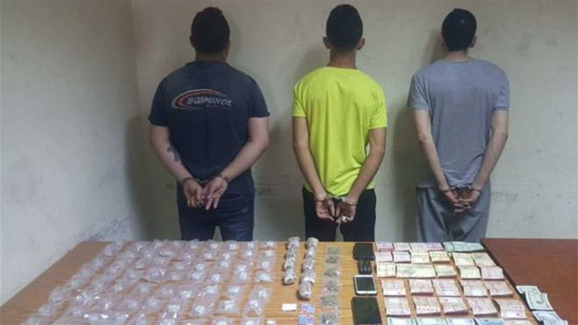 القبض على شبكة لترويج المخدرات تنشط بين الدورة وانطلياس... بالجرم المشهود (صورة)