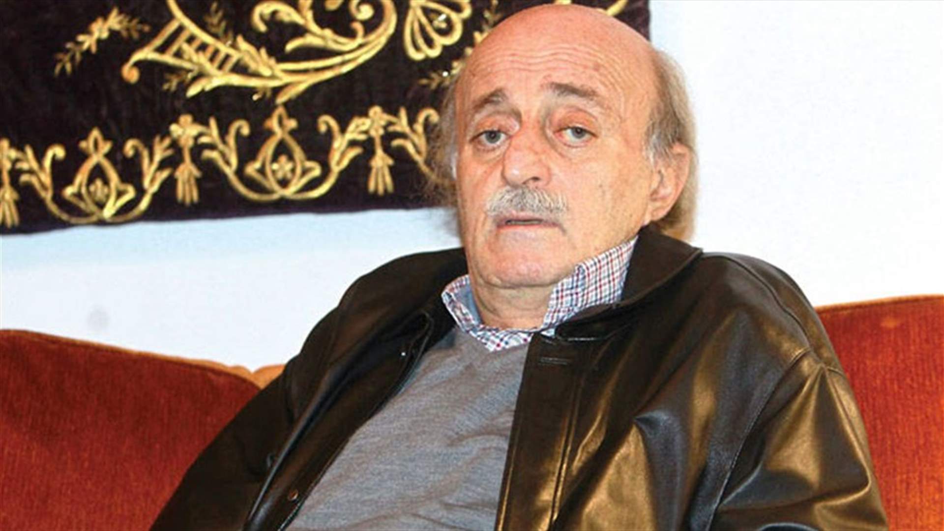 جنبلاط أبرق لبومبيو معزيا بجون غونتر دين: فهم الواقع المعقد في لبنان والتداعيات السلبية للتدخل الخارجي