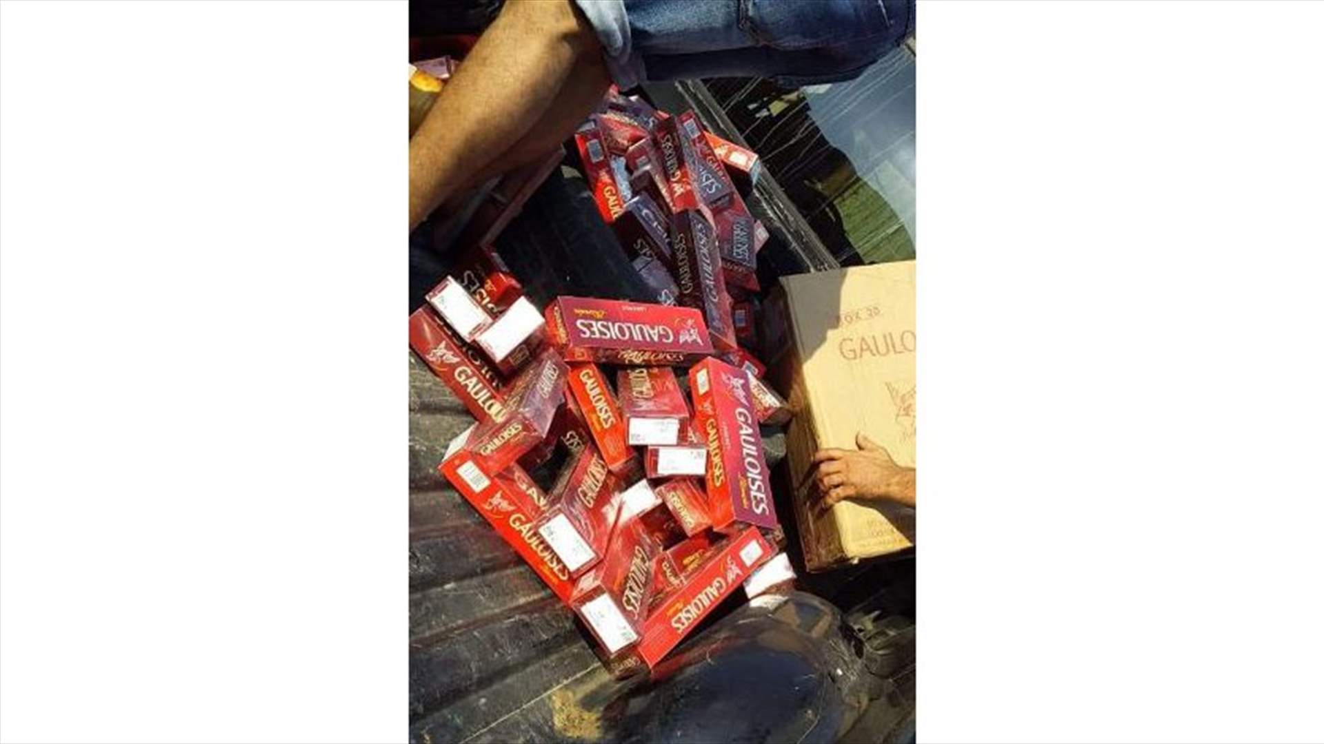 ضبط سيارة محملة بدخان مهرب... والسائق حاول الفرار ولكن... (صور)