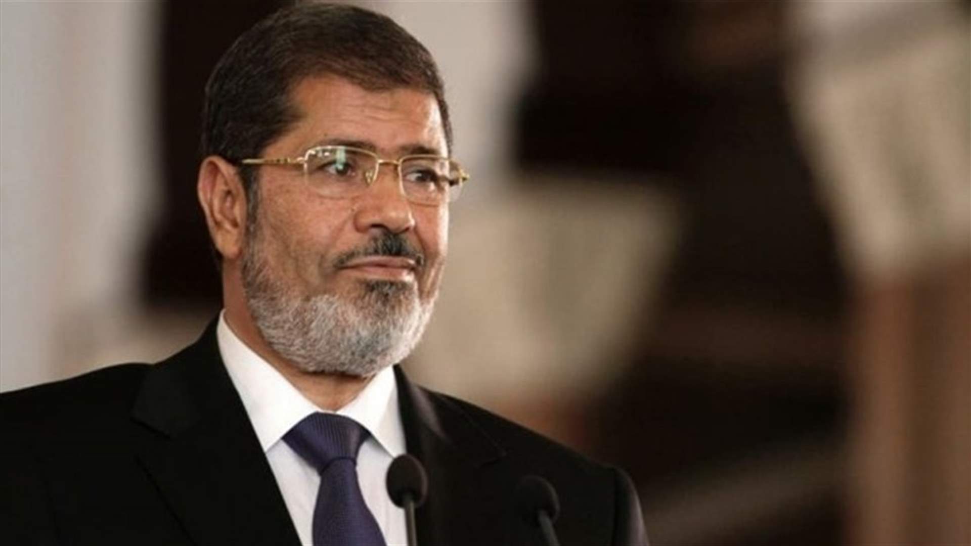 هذا ما قاله ابن محمد مرسي عن دفن والده...