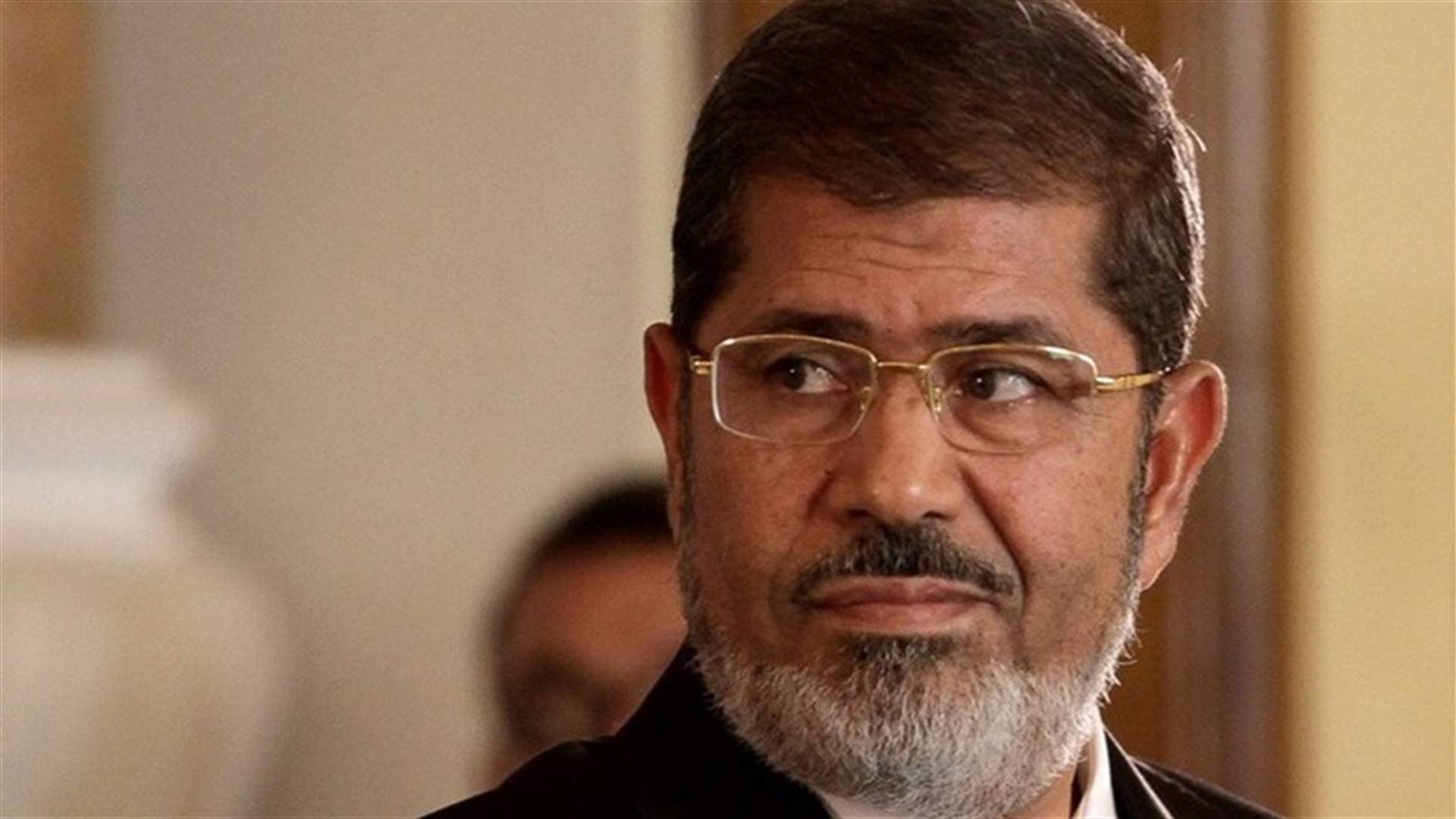 محمد مرسي يوارى الثرى في القاهرة ومنع الصحافيين من حضور الدفن