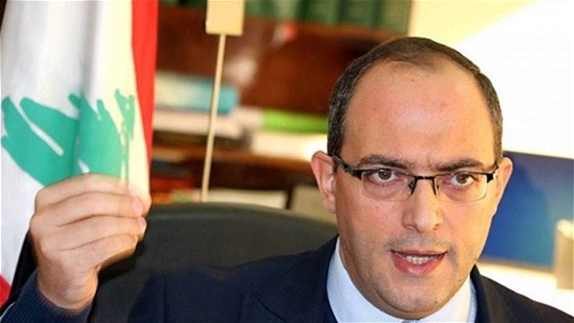 عطية يقوم بزيارة مفاجئة الى مصلحة تسجيل السيارات في الدكوانة