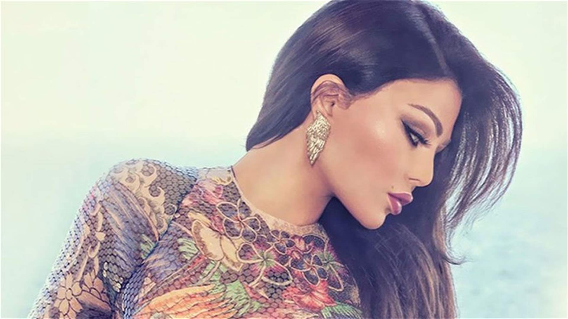 هيفاء وهبي تطلّ بصورتين من غرفة المستشفى: "اشتقتلكم"