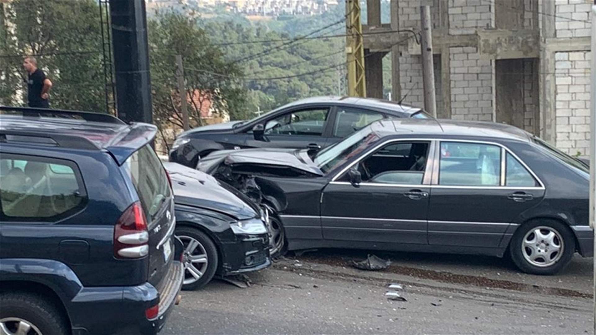 حادث بين 3 سيارات في السهيلة... وسقوط اصابات (صوَر)