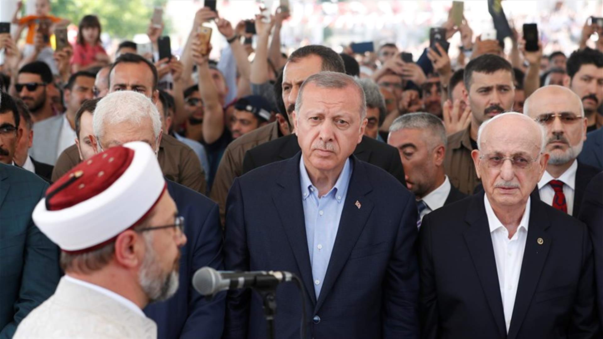 إردوغان يشارك في صلاة الغائب على روح مرسي في اسطنبول (صور)