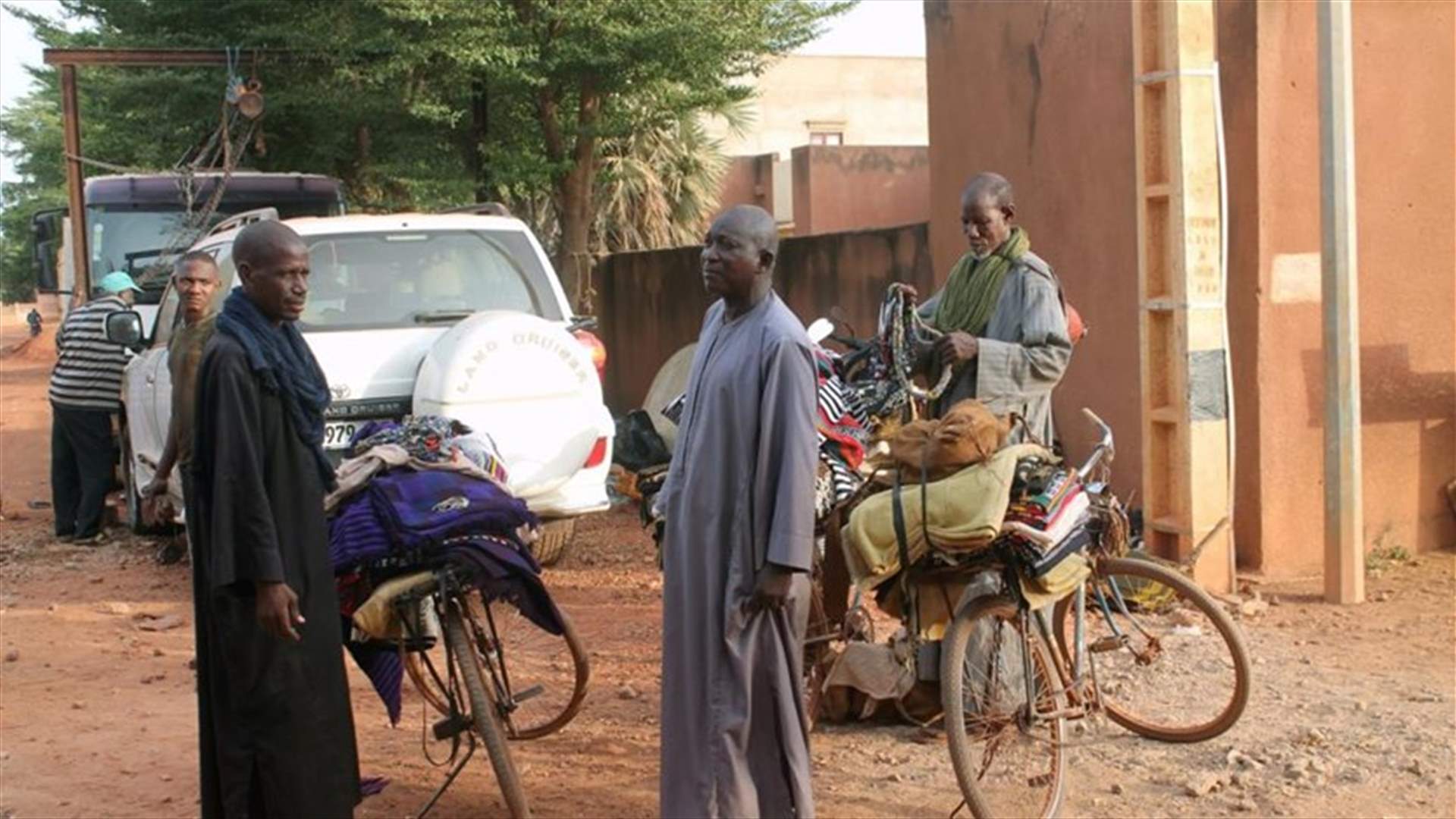 مسلحون يقتلون 41 شخصا في هجمات على قريتين وسط مالي