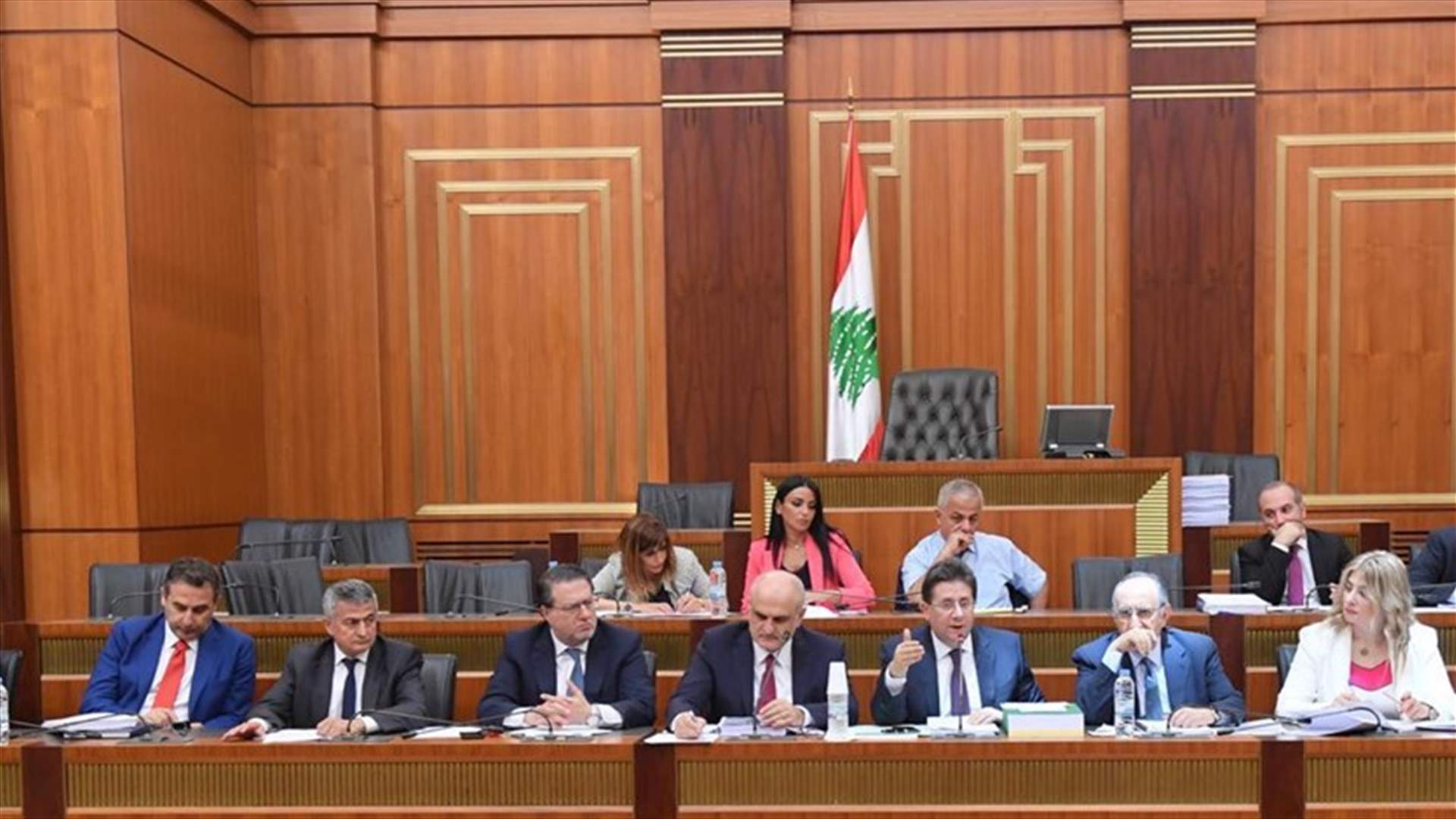 اشتباك بين وزيري الدفاع والمال في مجلس النواب (الاخبار)