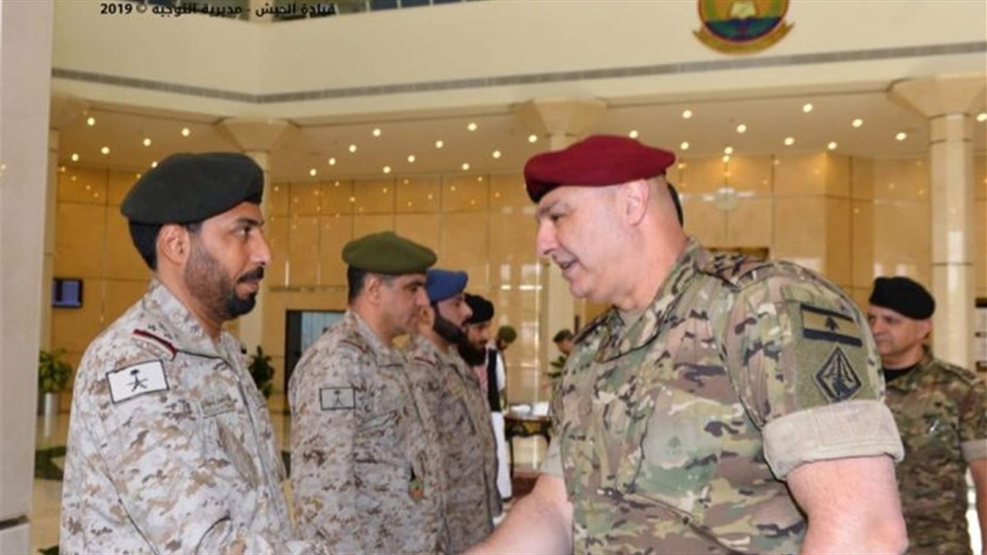قائد الجيش التقى نظيره السعودي في الرياض وجال في كليّة القيادة والأركان