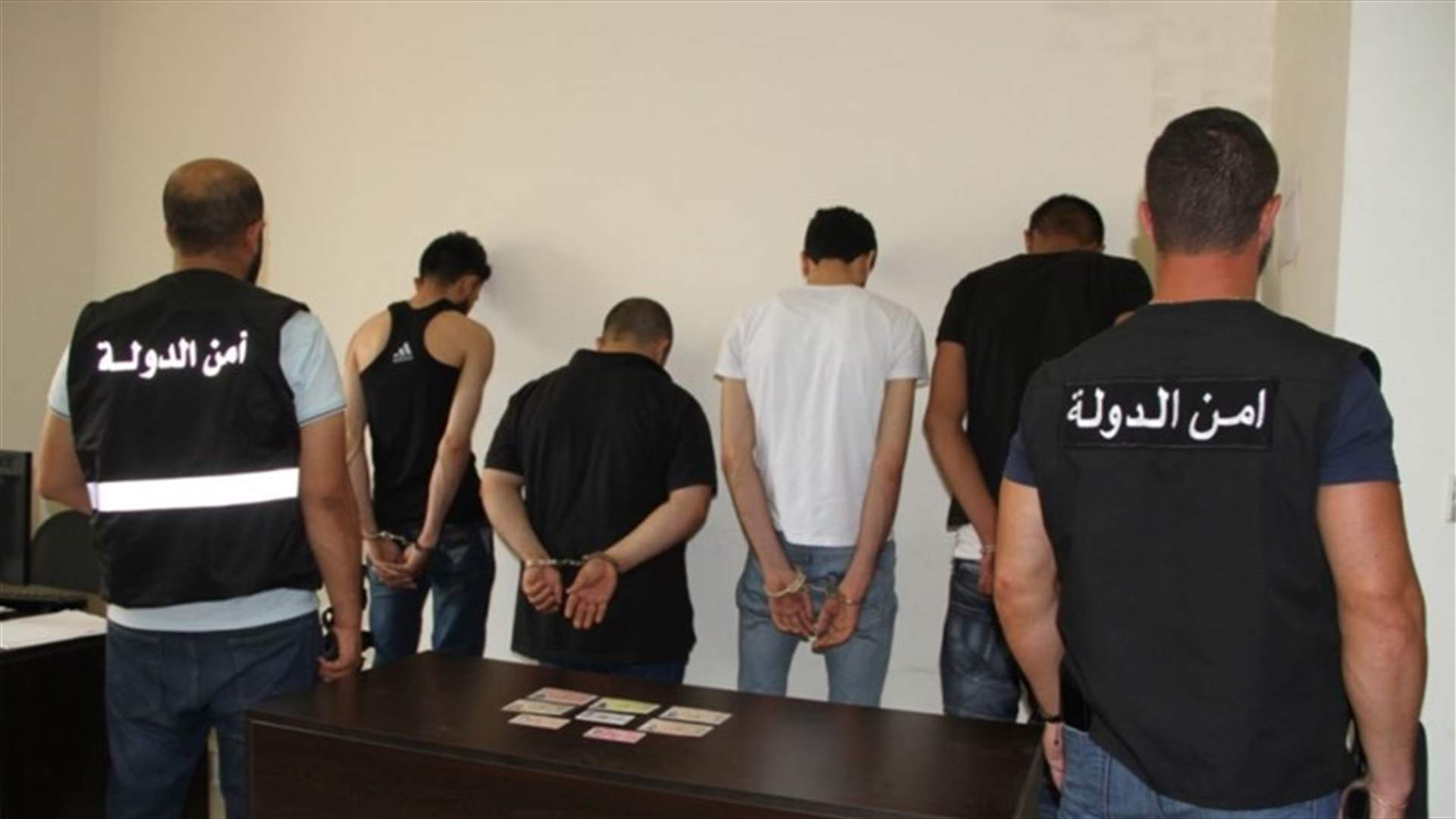 توقيف 4 سوريين يشكلون عصابة تؤمن مستندات مزورة للعمل في لبنان