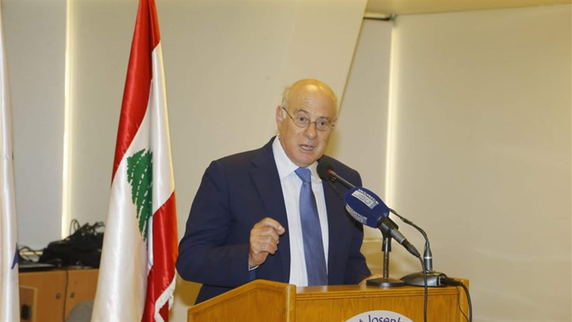 أبو سليمان ينفي الأخبار المغلوطة عن عدم وجود يد عاملة لبنانية للعمل بالمطاعم