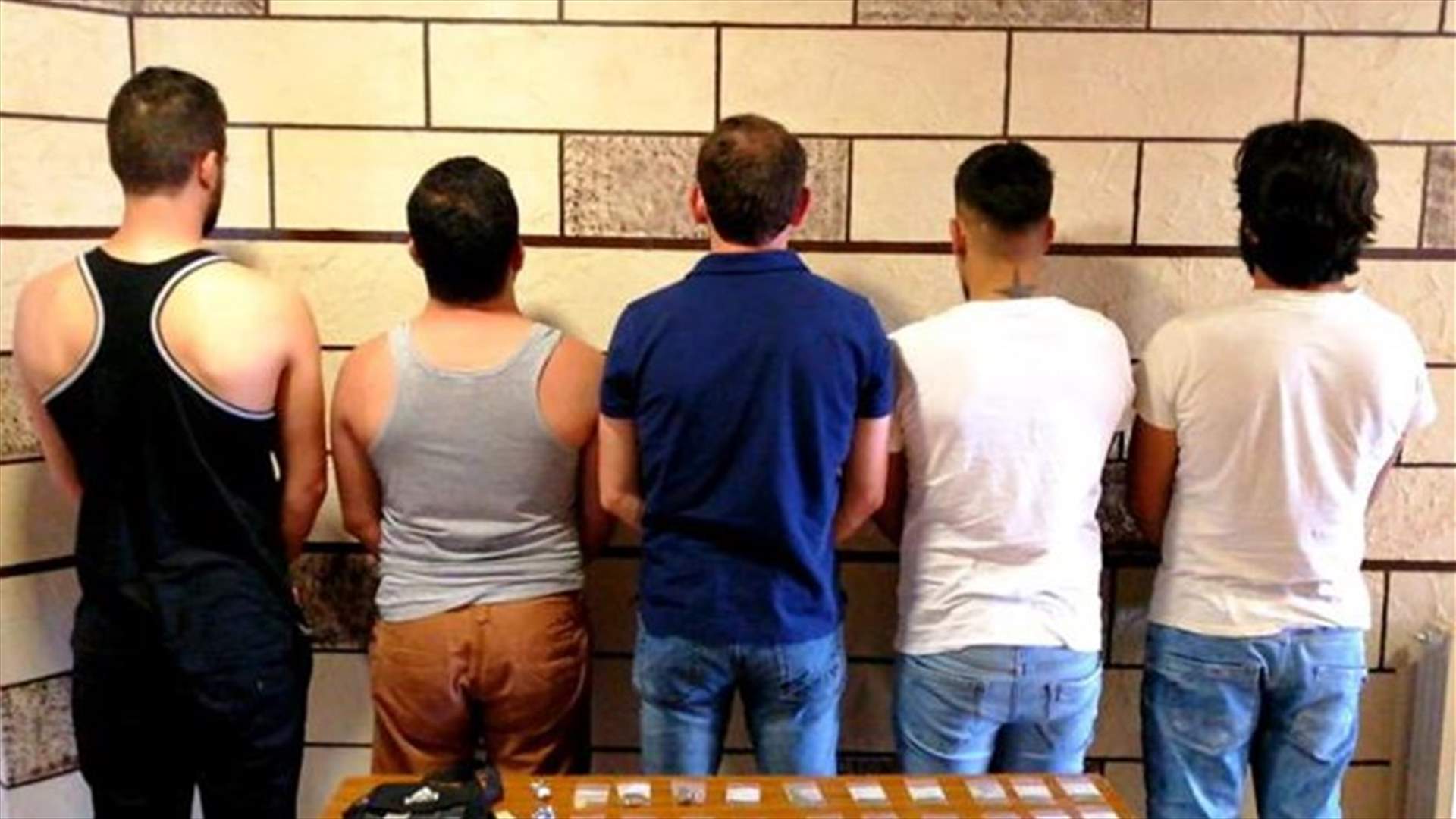 توقيف مروج مخدرات وأربعة من زبائنه في تول - النبطية (صورة)