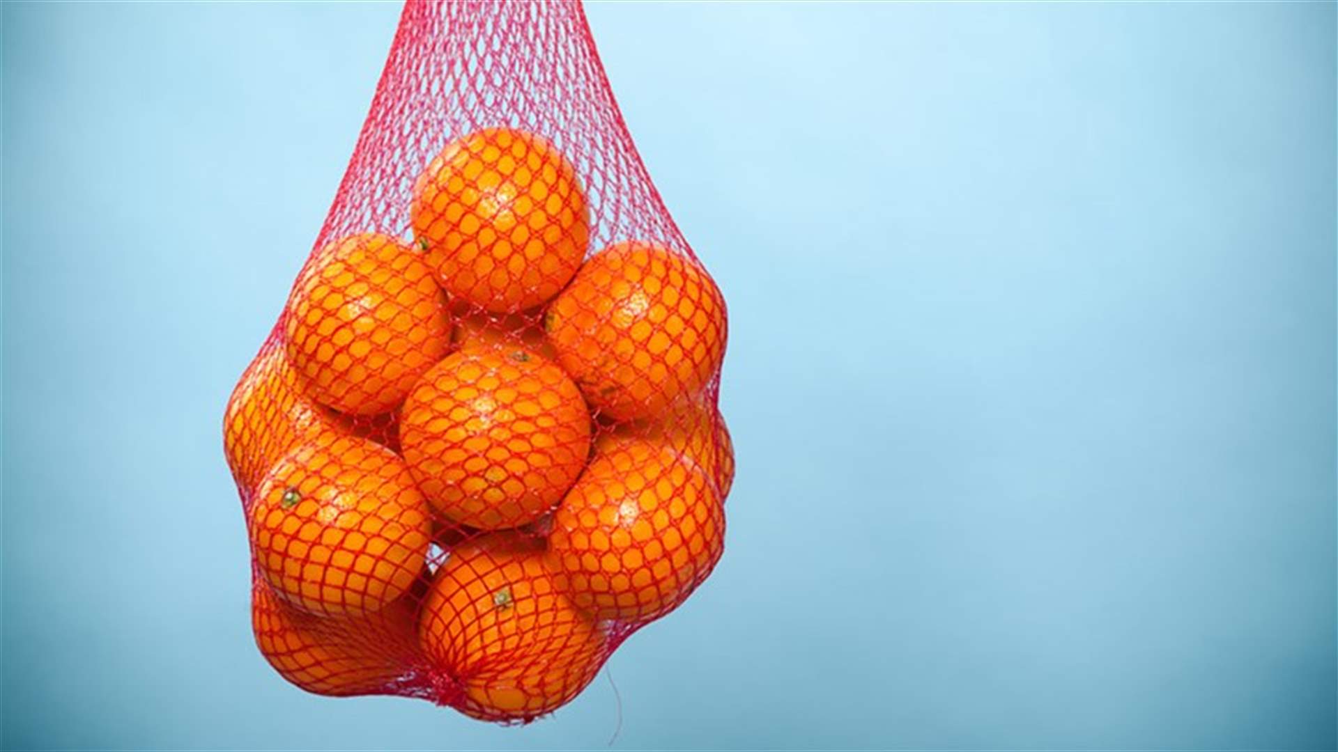 لماذا يباع البرتقال بأكياس شبكية حمراء اللون؟