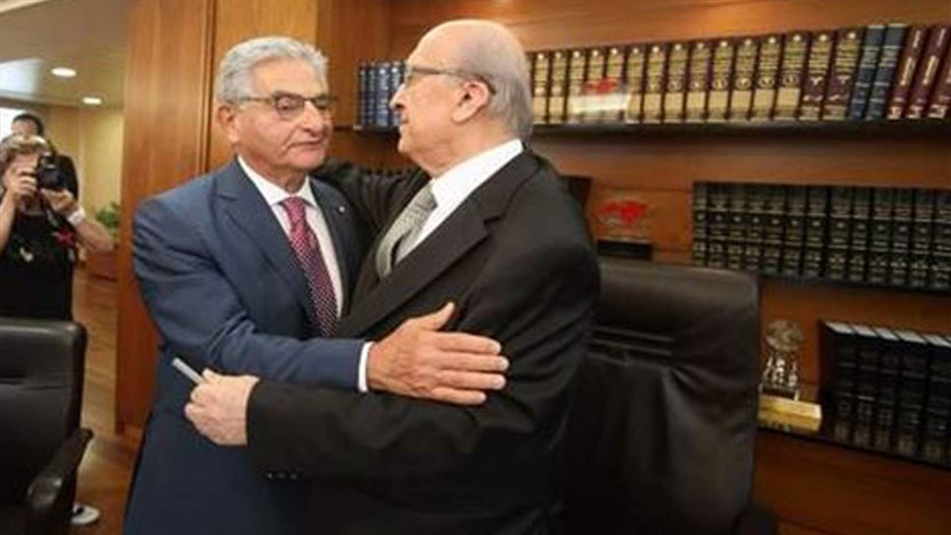 صفير يكرّم طربيه لاختياره "الشخصية المصرفية 2019"
