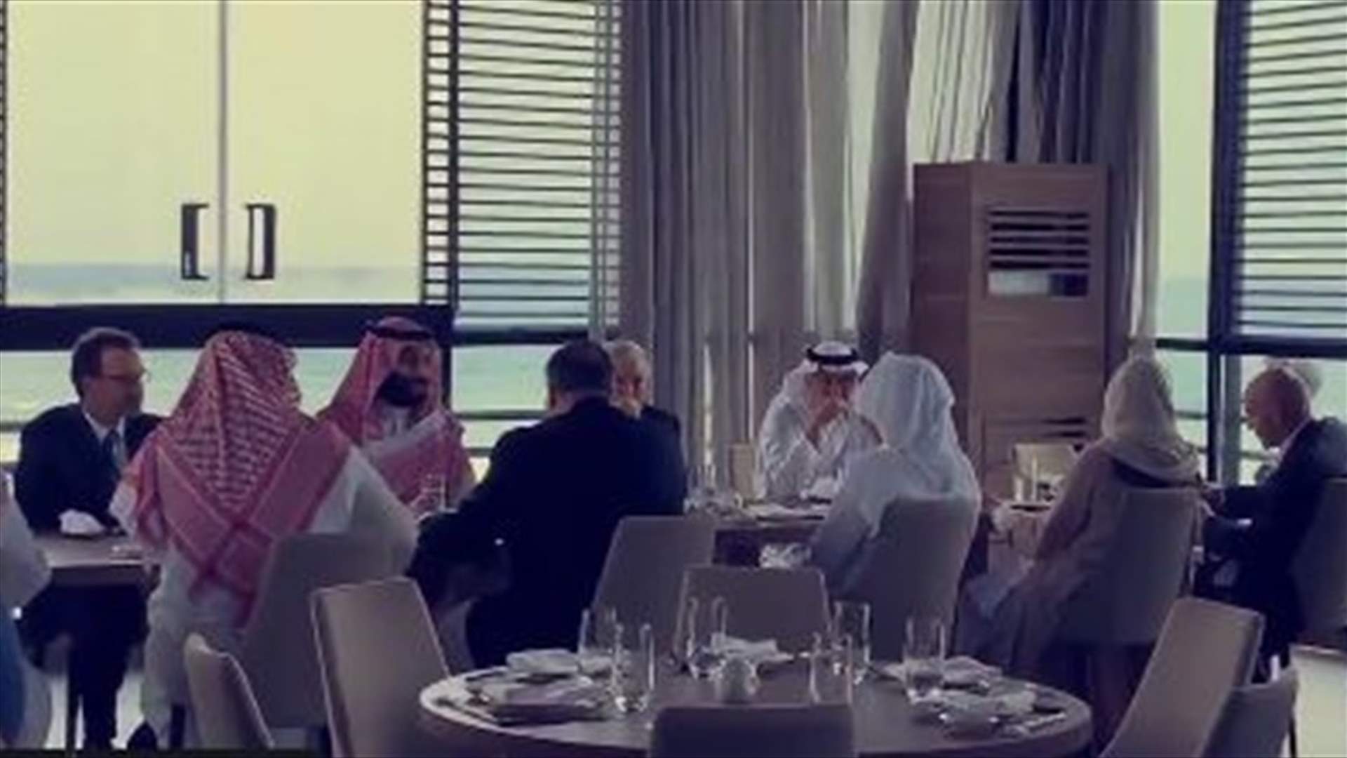 بن سلمان يتناول طعام الغداء مع بومبيو في جدة (فيديو)