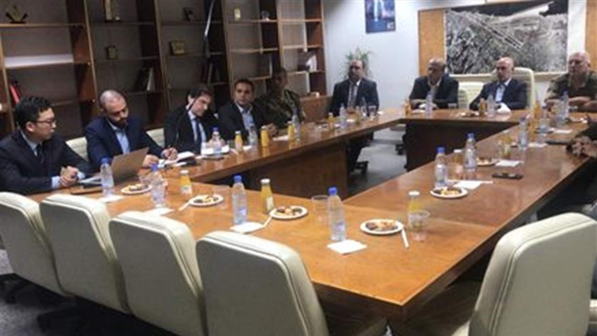 فنيانوس عقد اجتماعا مع هواوي والشركات المتعاقدة معها