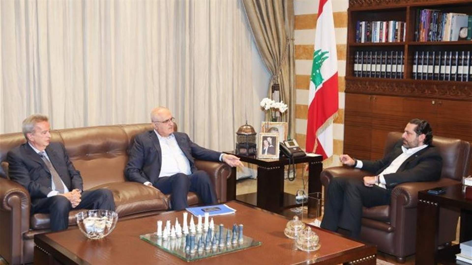 ماذا بحث الحريري وخليل وسلامة في الاجتماع المالي؟ (الجمهورية)