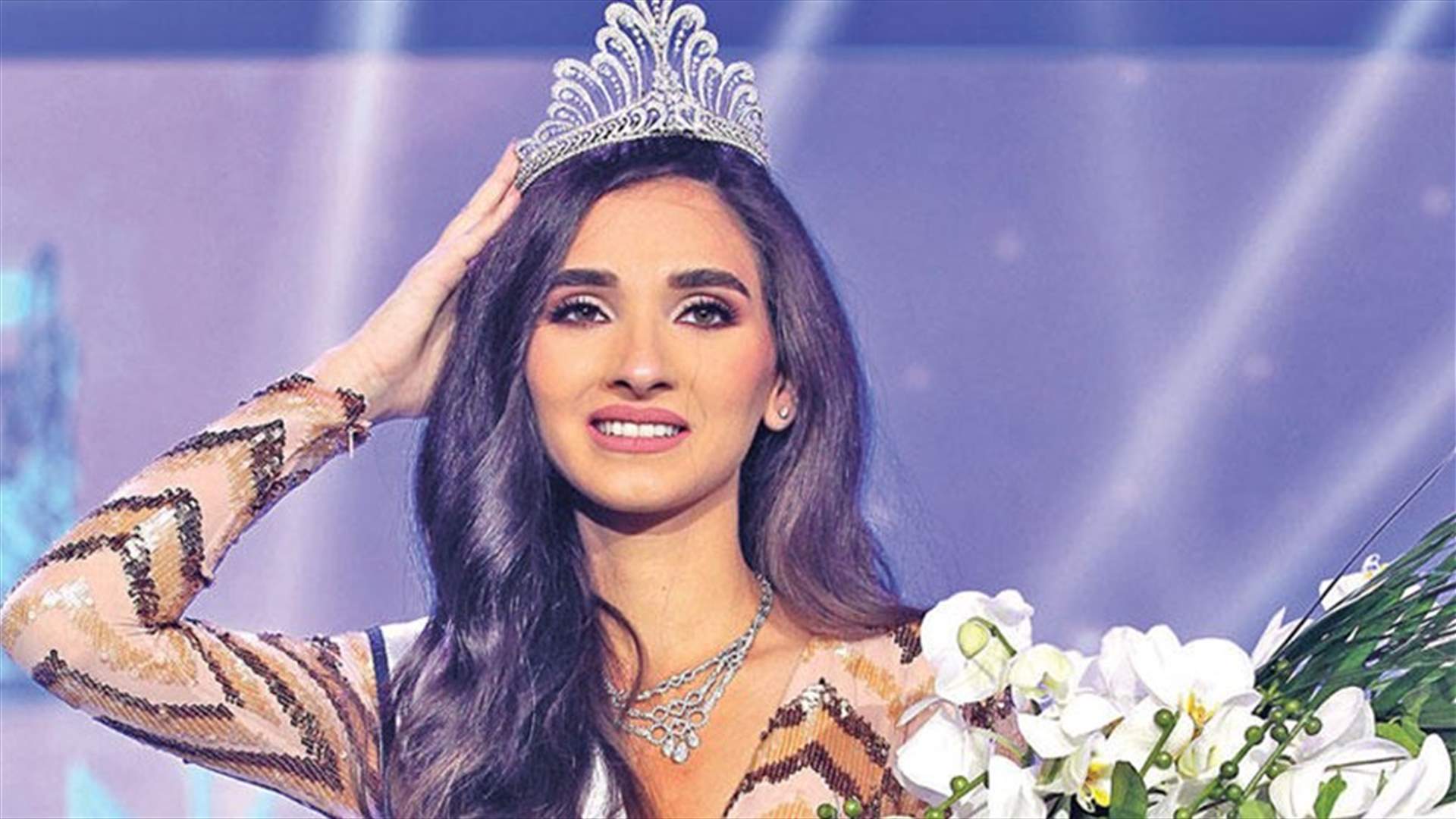 ملكة جمال لبنان السابقة ساندي تابت تحتفل بتخرّجها من جامعة القديس يوسف (صور)