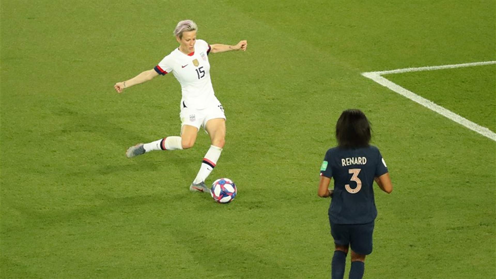 الولايات المتحدة تهزم فرنسا بثنائية ميغان رابينو وتصعد لقبل نهائي كأس العالم