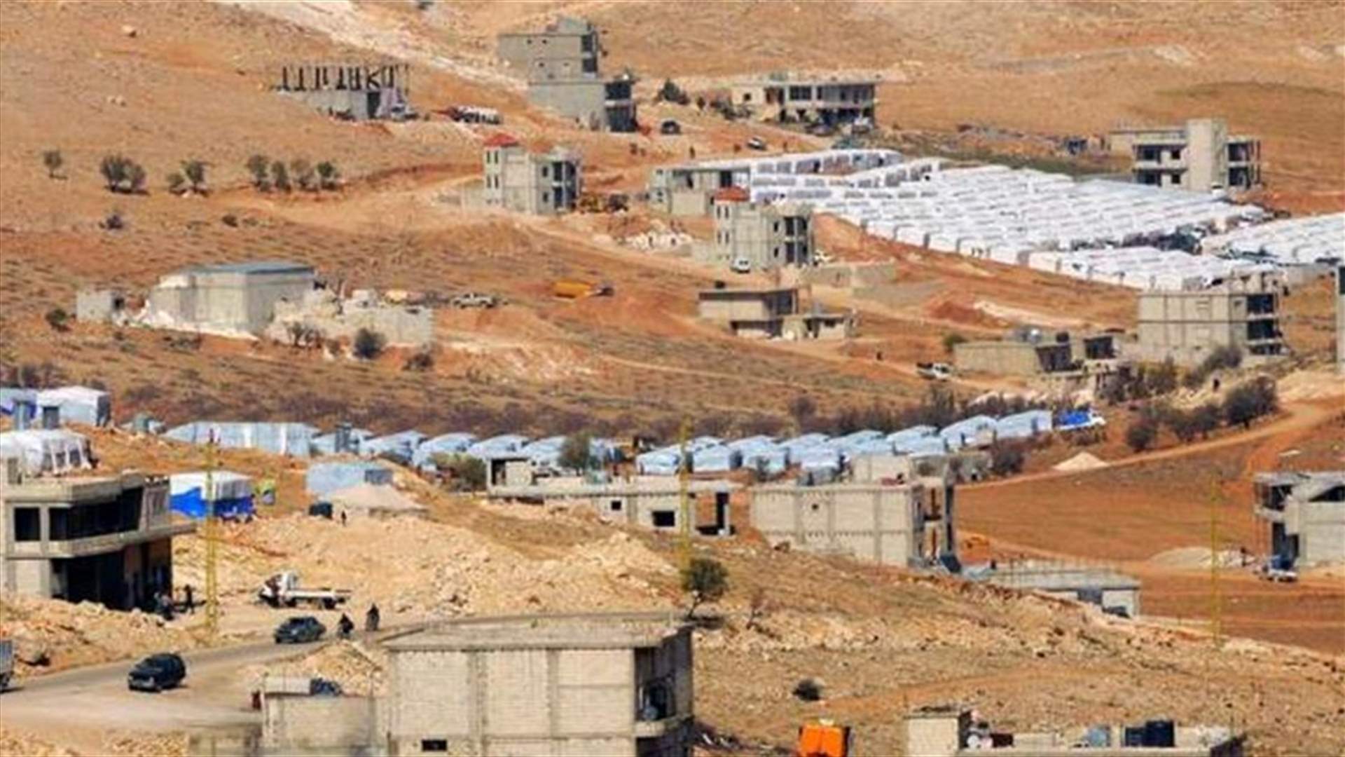 الجيش جال على مخيمات النازحين في عرسال للتأكد من تنفيذ قرار إزالة المخالفات