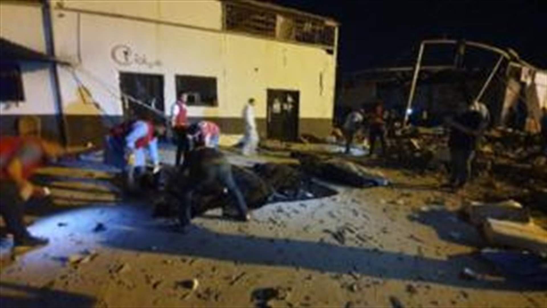 قتلى وجرحى في ضربة جوية على مركز احتجاز للمهاجرين في ليبيا