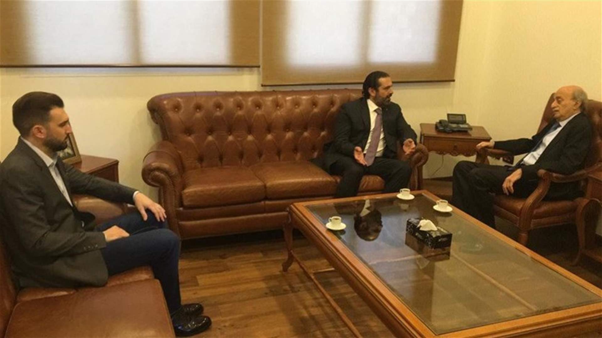 الجمهورية: عملية غسل قلوب في اجتماع الحريري وجنبلاط