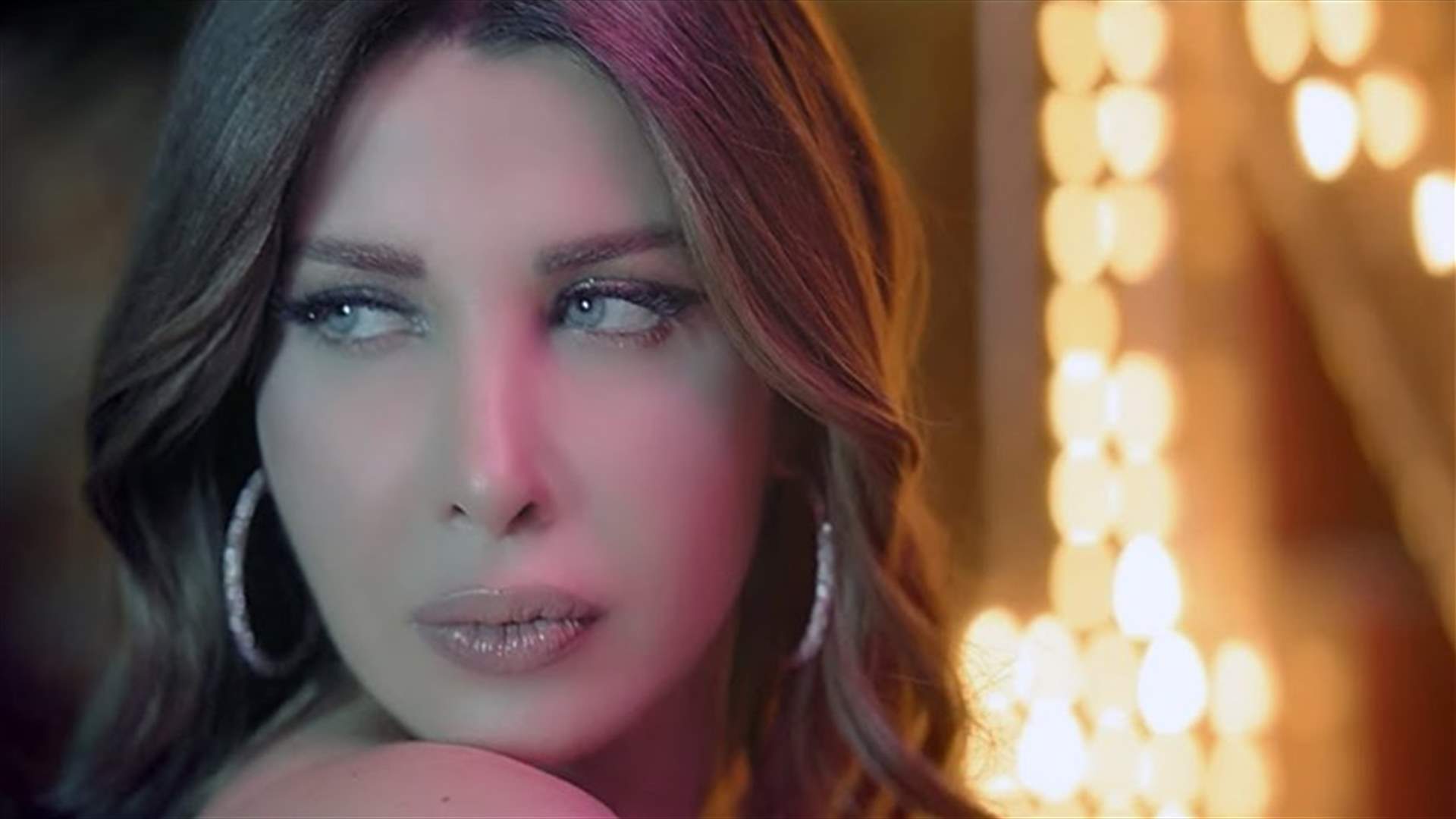 نانسي عجرم غاضبة في مطار بيروت وابنتها تبكي: "عيب عليكن"