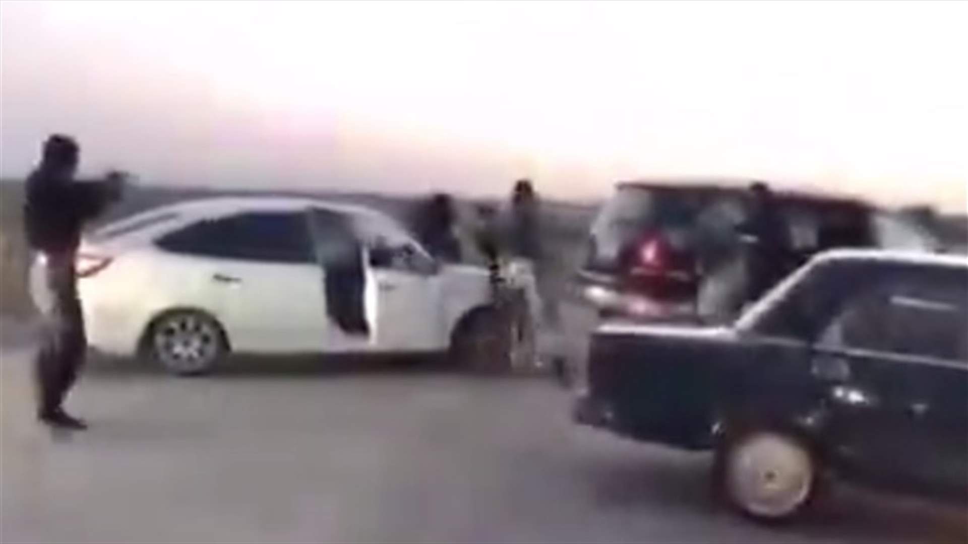 مطاردة بالسيارات وأسلحة ثقيلة... طلب زواج على طريقة الأفلام البوليسية