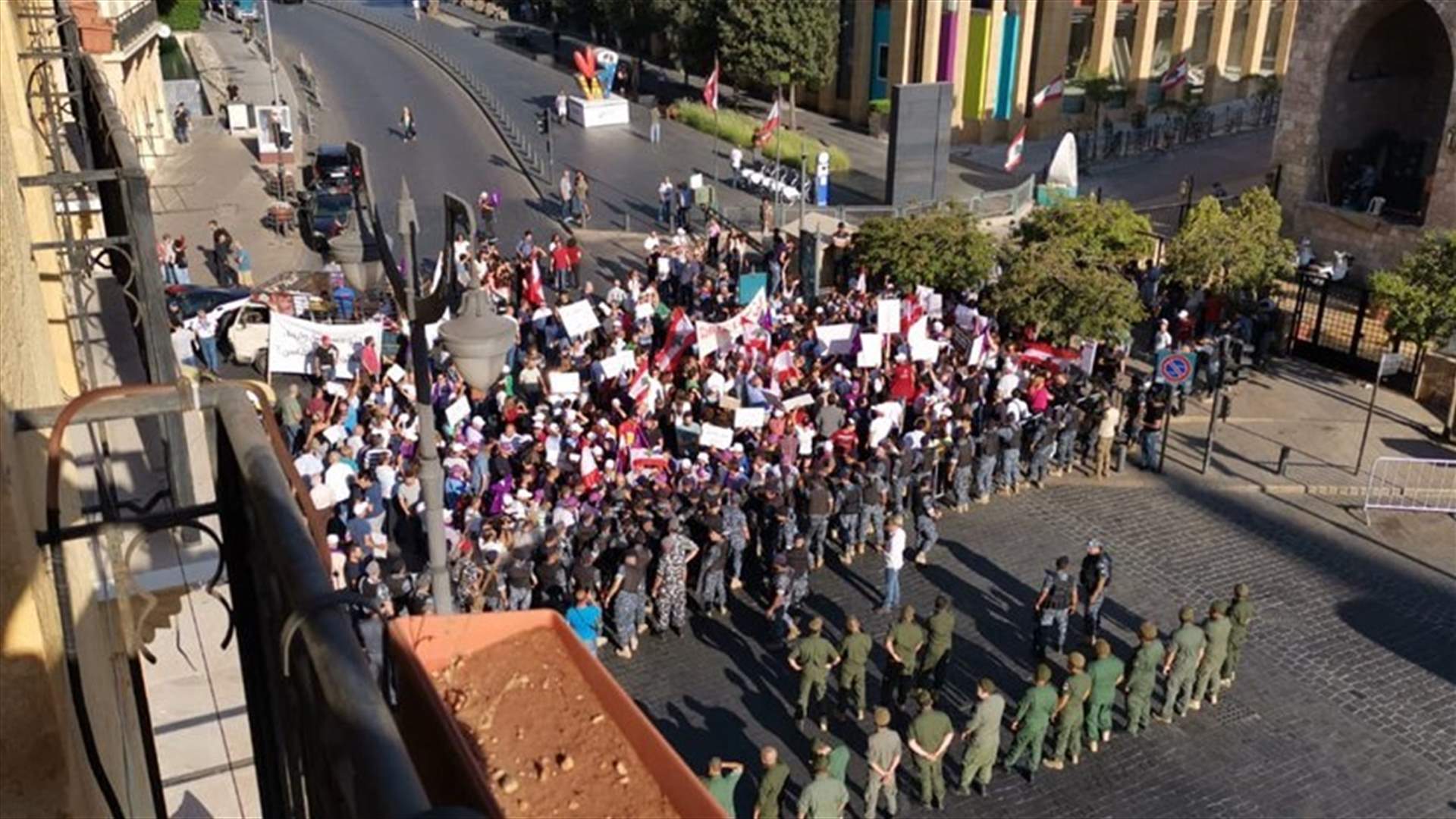 Activists stage sit-in in Beirut to protest waste incinerator project (Photos)