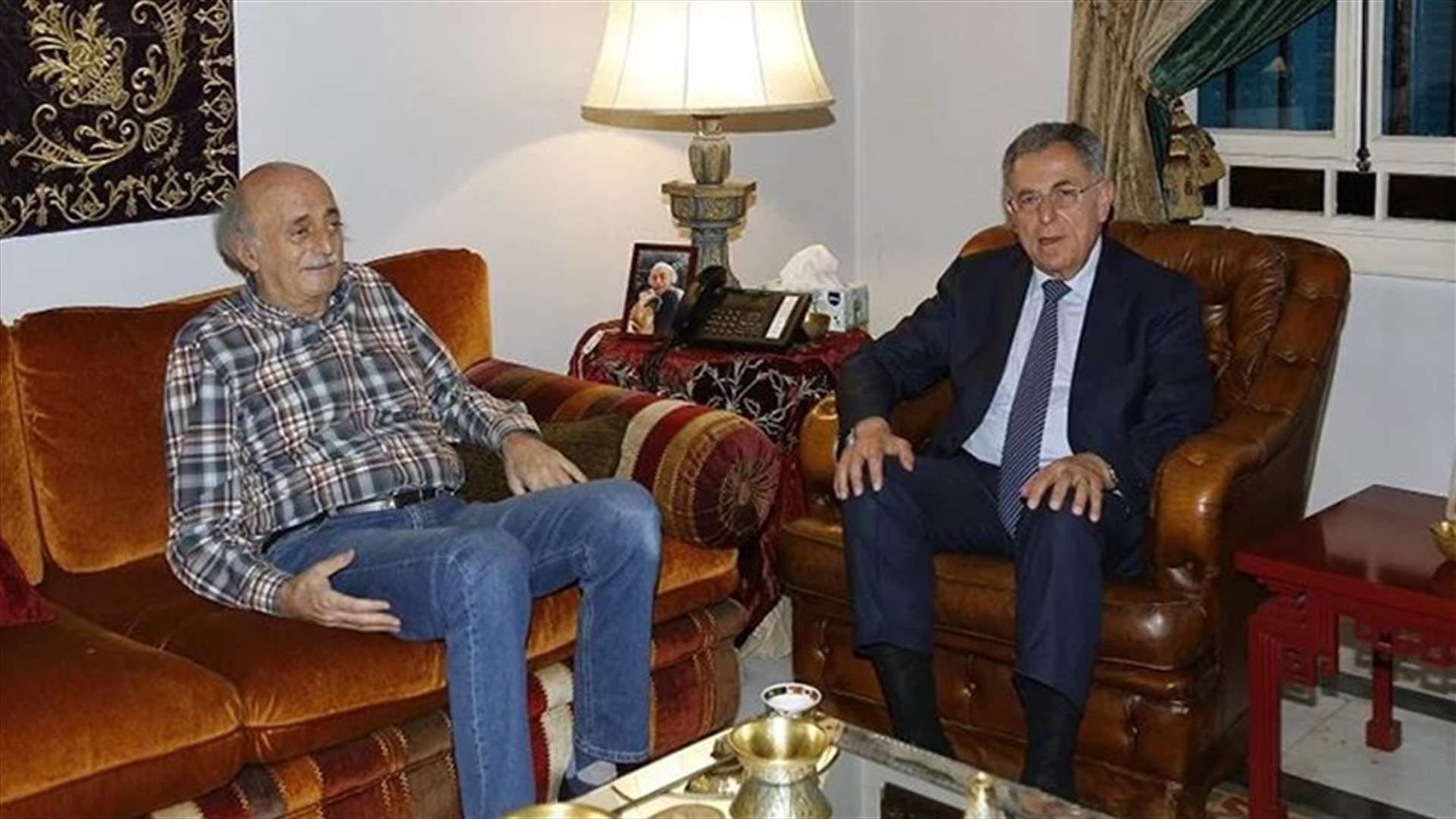 التطورات بين جنبلاط والسنيورة