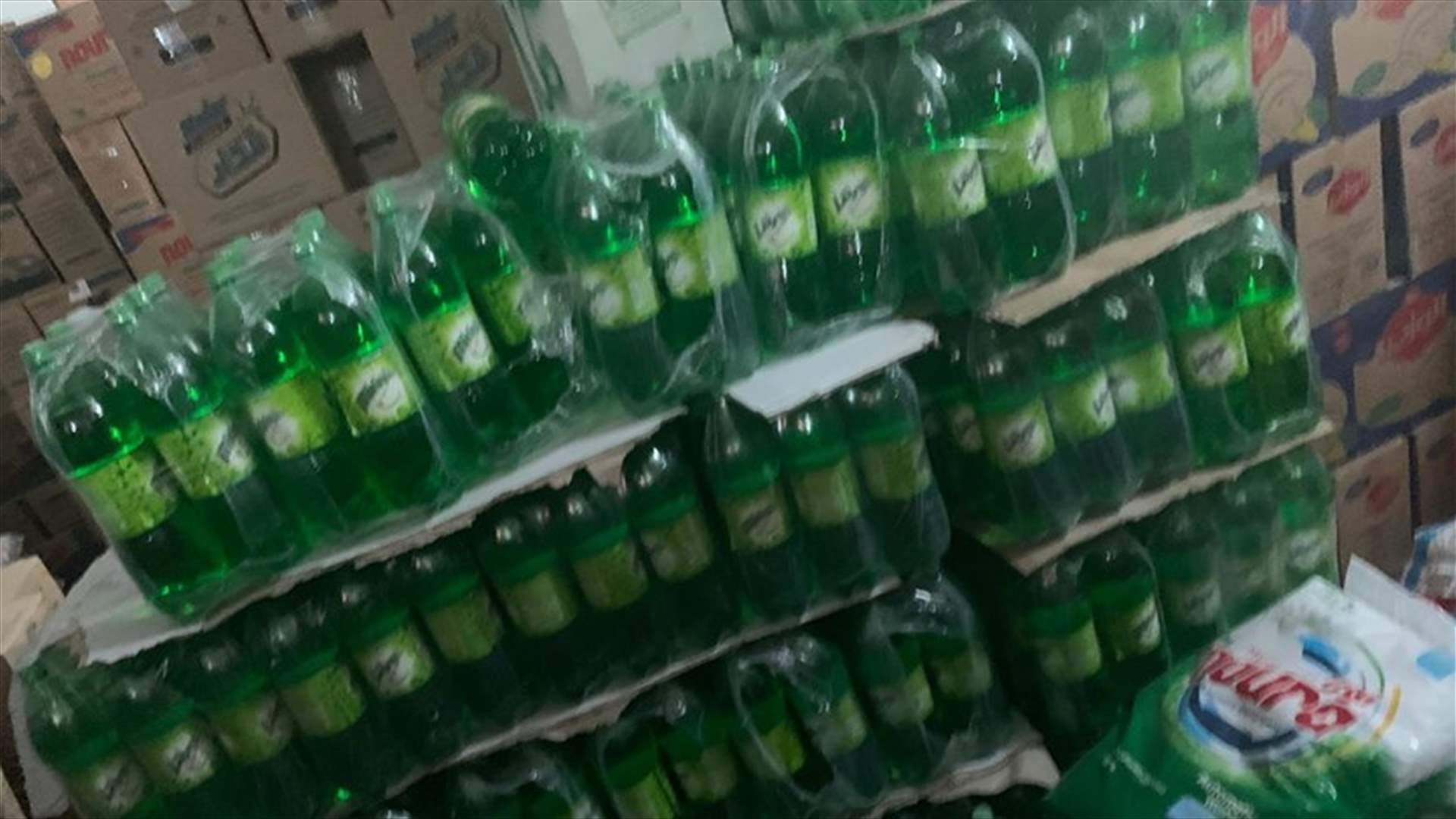 ضبط كميات كبيرة من المواد الإستهلاكية المهربة داخل مستودع في صيدا (صوَر)