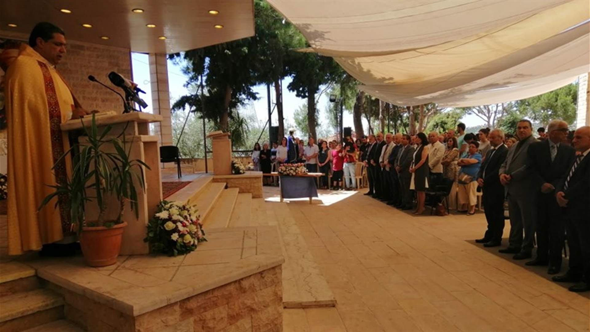 الوزيرة الاسترالية اللبنانية الاصل مارلين كيروز جالت على قرى دير الأحمر