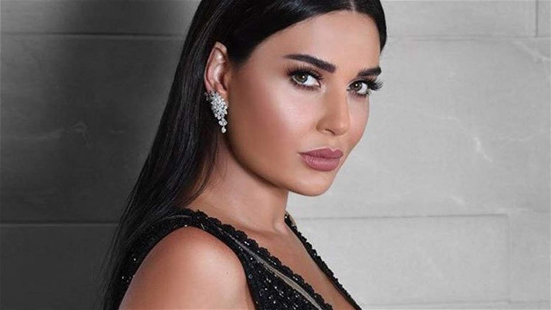 والدة سيرين عبد النور تثير الضجة بجمالها... ما رأيكم بالشبه بينهما؟ (صورة)