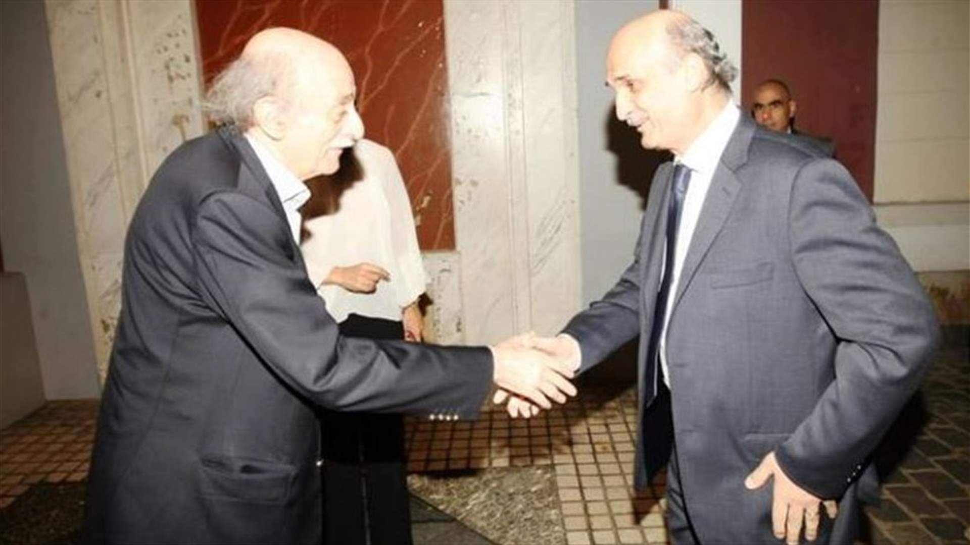 جنبلاط وجعجع لوّحا بترك الحكومة (الأخبار)
