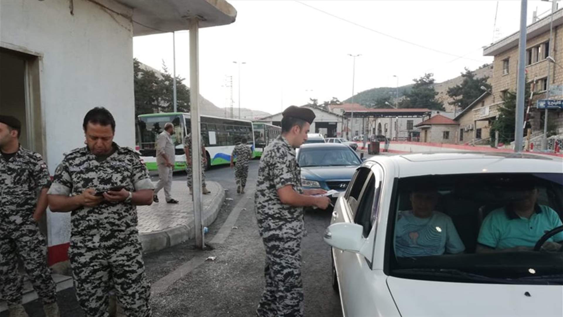 دفعة جديدة من النازحين السوريين تغادر لبنان (صوَر)
