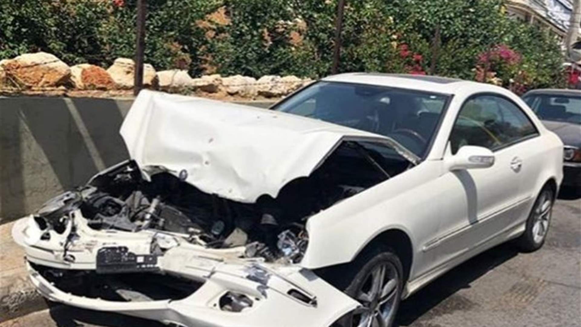فنانة لبنانية في المستشفى.. تحطّمت واجهة سيارتها في حادث سيرٍ مُروّع