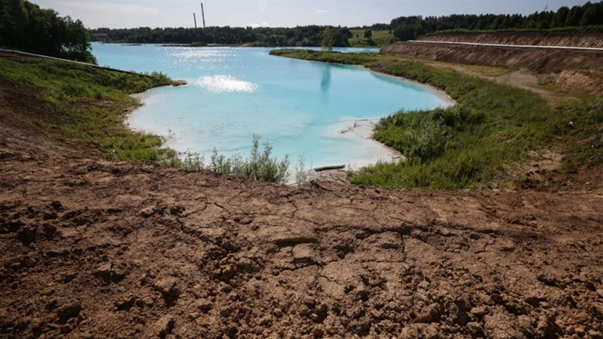 تحذير السياح من التوافد إلى هذه البحيرة السامة