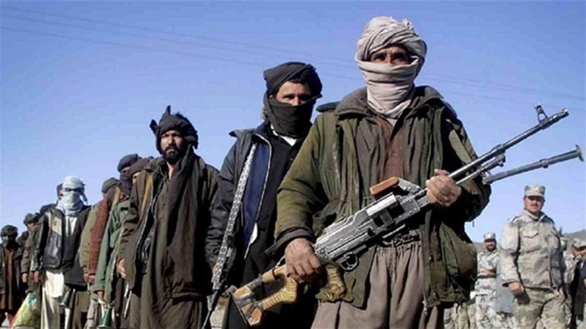 مسلحون من طالبان يقتحمون مبنى يضم فندقا بغرب أفغانستان