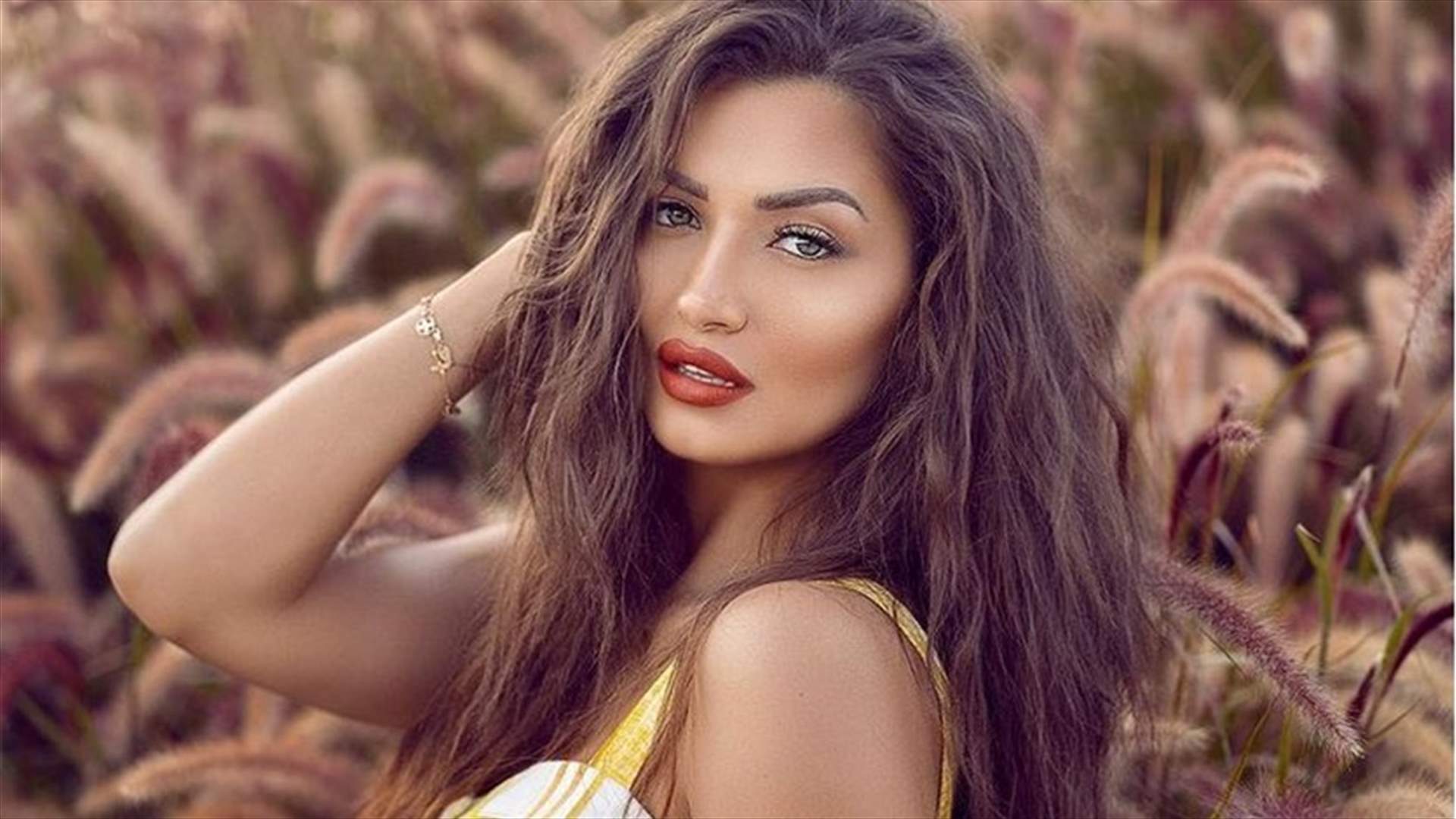 مذيعة سورية شهيرة تتعرض لحادث "أليم" في مطار بهولندا (صورة)