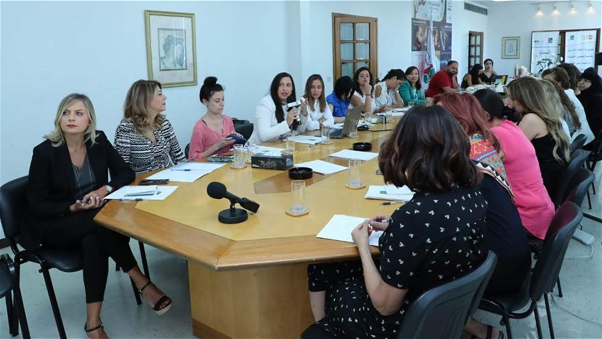طاولة مستديرة للهيئة الوطنية لشؤون المرأة عن دور المرأة في المجتمع وصورتها في الإعلام (صور)