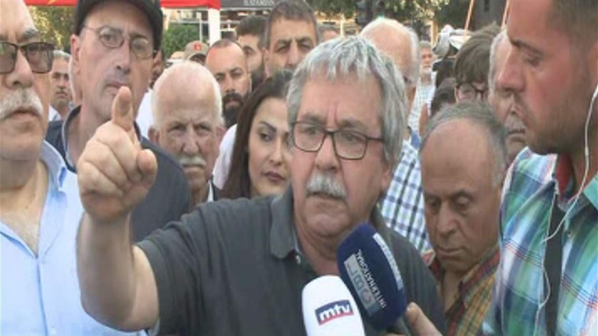 اعتصام أمام مسجد محمد الأمين تزامنًا مع جلسة مجلس النواب
