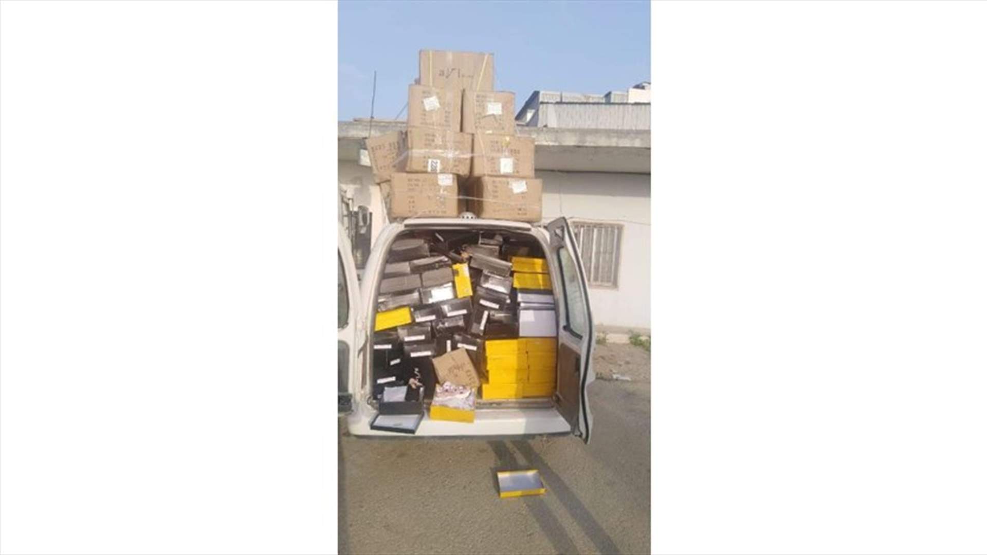 الجمارك تضبط احذية مهرّبة في صيدا (صورة)