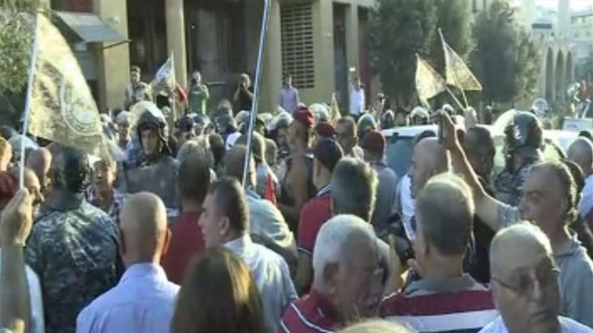 Retired servicemen march toward Parliament, clash with security forces