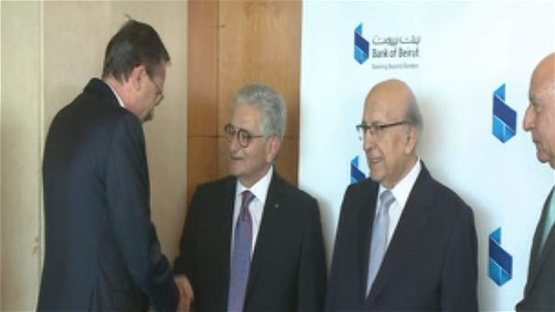 سليم صفير تقبل التهاني...