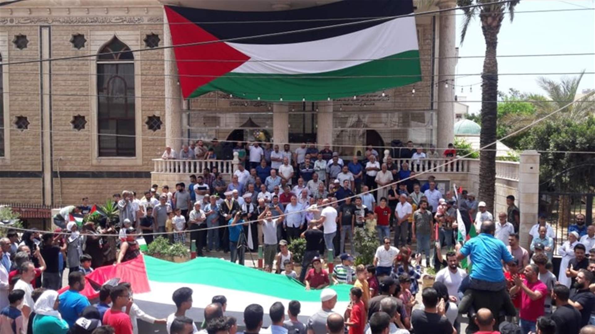 الفصائل الفلسطينية نفذت اعتصاما في سبلين احتجاجا على قرار وزير العمل