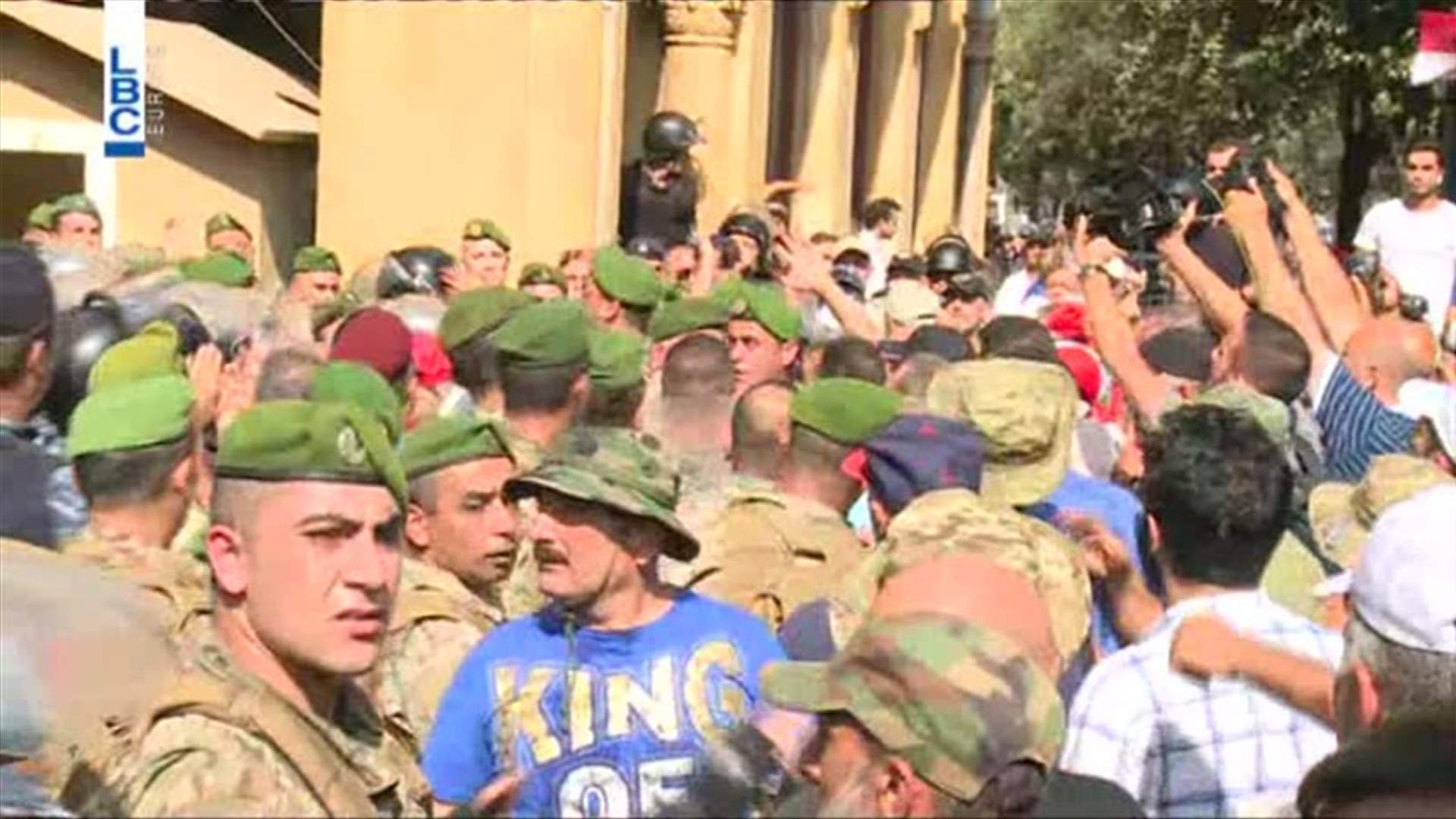 اقرار المادة المتعلقة بفرض ضريبة دخل على العسكريين المتقاعدين